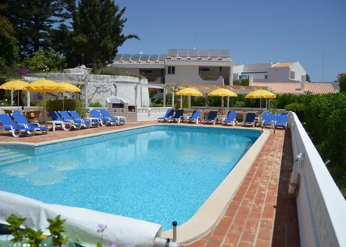 Apartmán Charming With Garden Views In