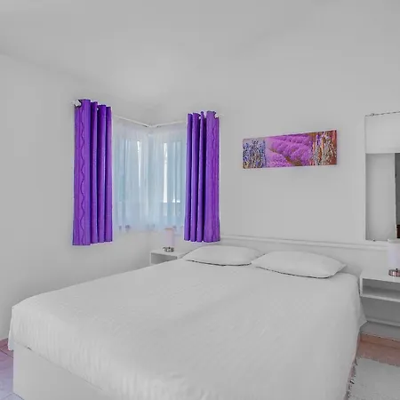 아파트 Charming With Garden Views In *