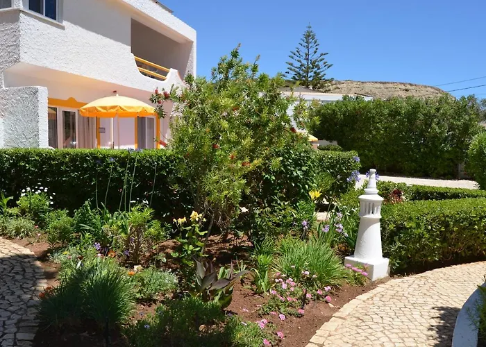 公寓 Charming With Garden Views In *
