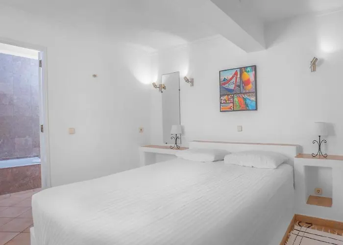 Charming With Garden Views In 아파트 *