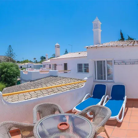 2 Bed Flat - Sleeps 4 - Pool - Terrace - Parking